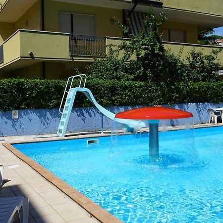 Hotel Albatros Roseto Degli Abruzzi Bagian luar foto