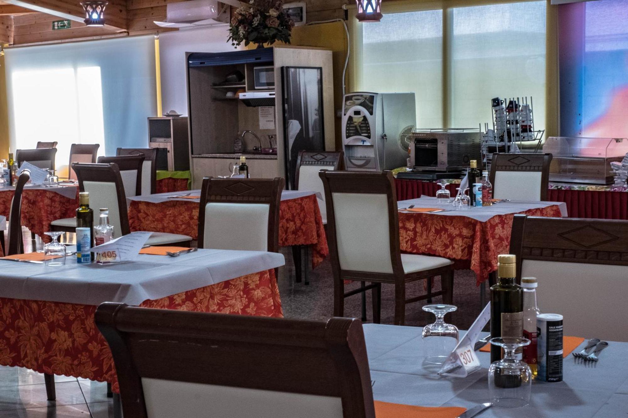 Hotel Albatros Roseto Degli Abruzzi Bagian luar foto
