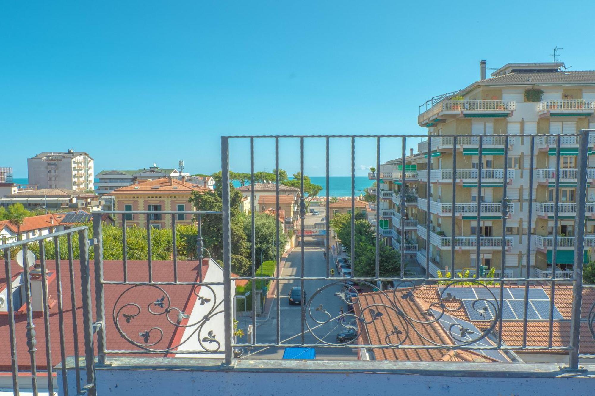 Hotel Albatros Roseto Degli Abruzzi Bagian luar foto