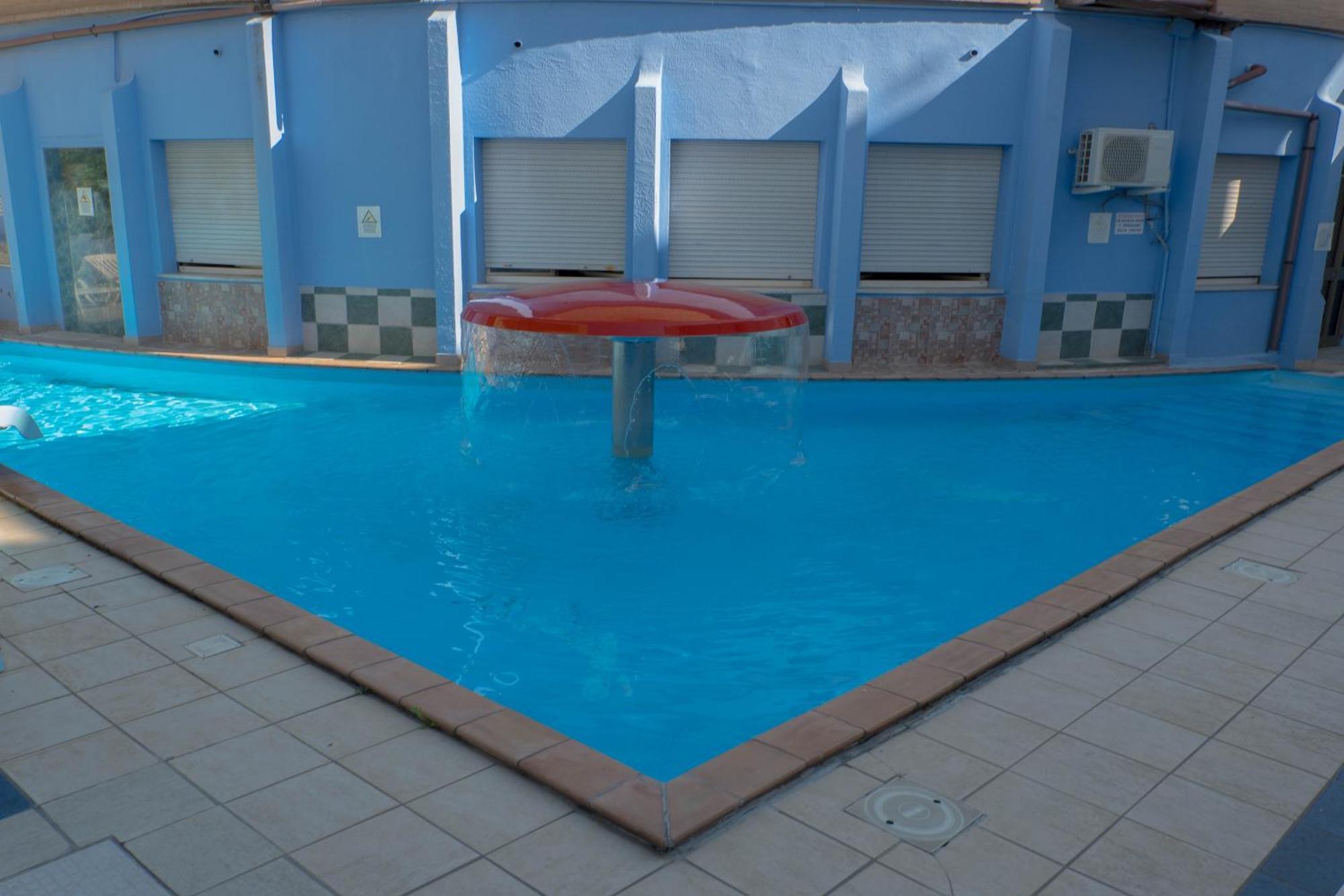 Hotel Albatros Roseto Degli Abruzzi Bagian luar foto