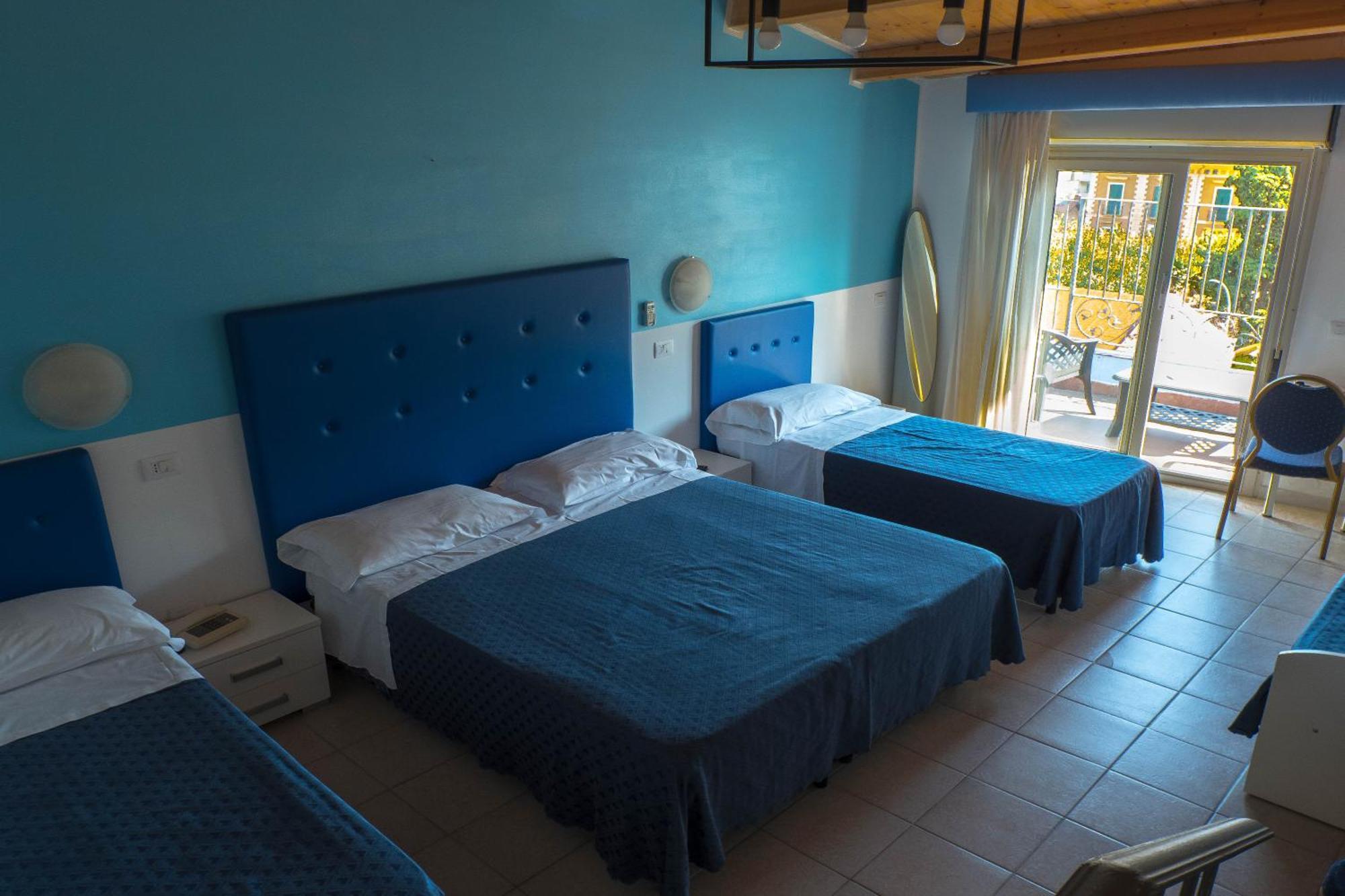 Hotel Albatros Roseto Degli Abruzzi Bagian luar foto
