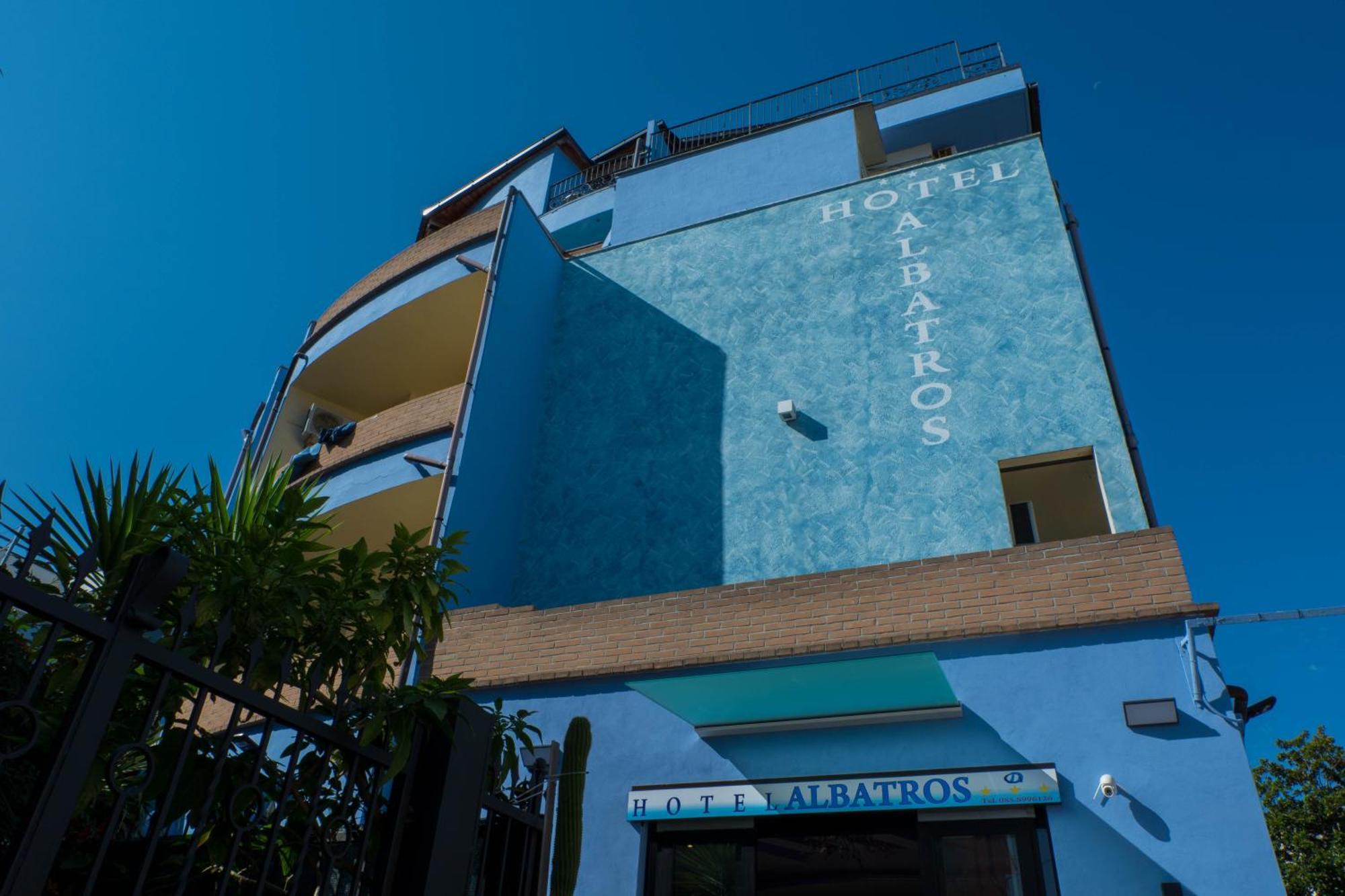 Hotel Albatros Roseto Degli Abruzzi Bagian luar foto