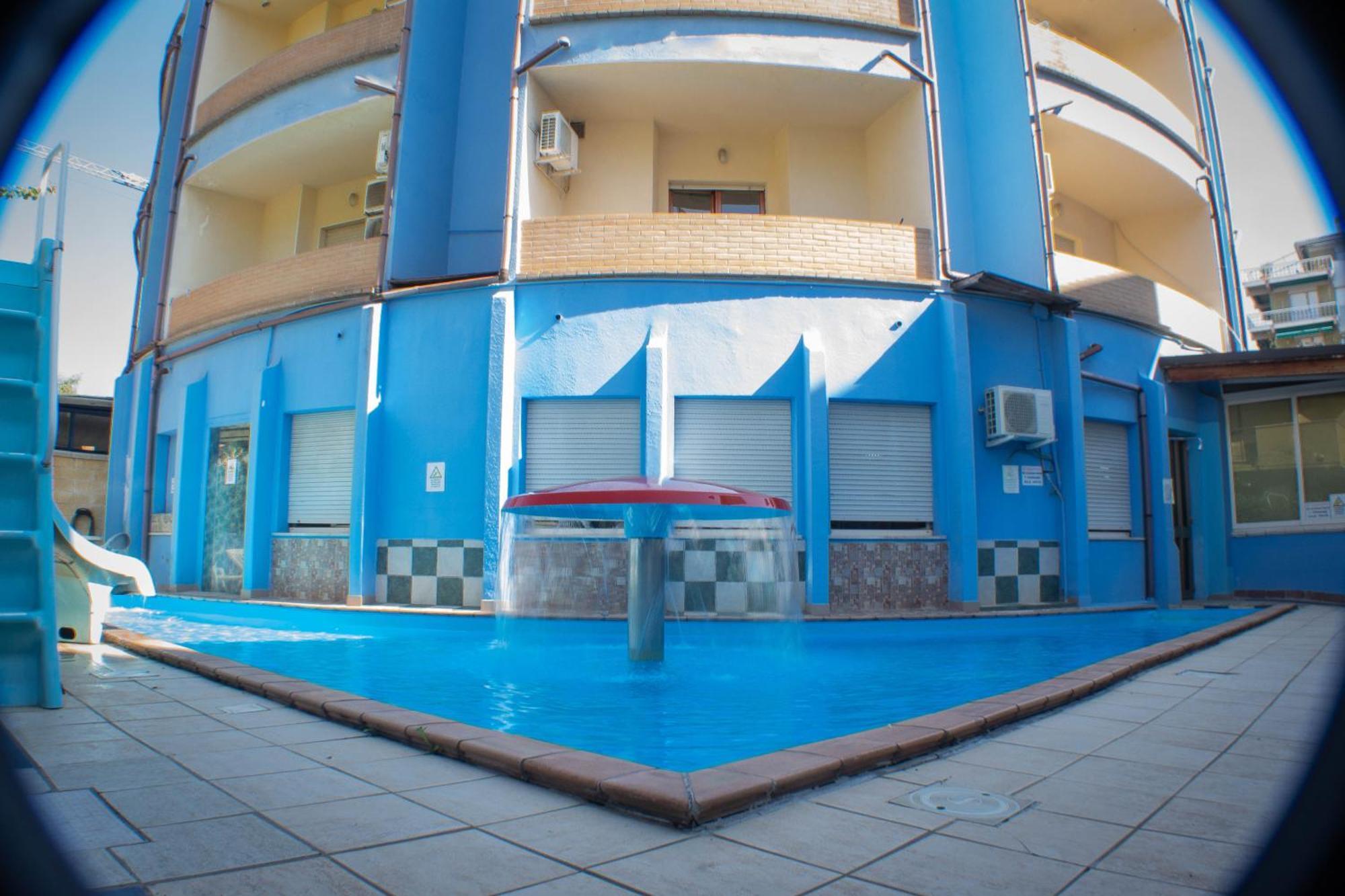 Hotel Albatros Roseto Degli Abruzzi Bagian luar foto