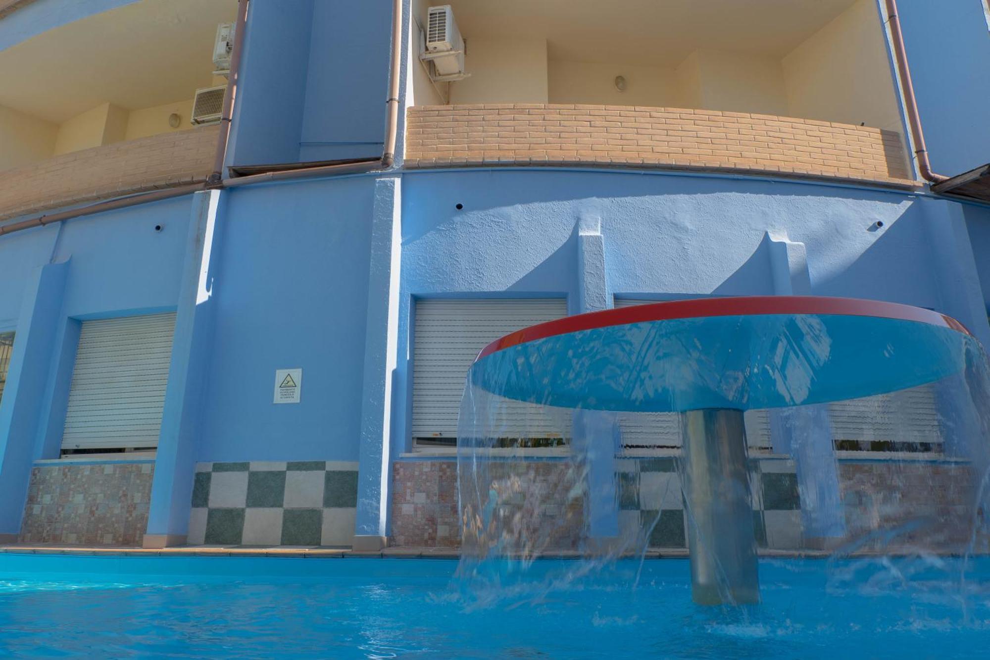 Hotel Albatros Roseto Degli Abruzzi Bagian luar foto