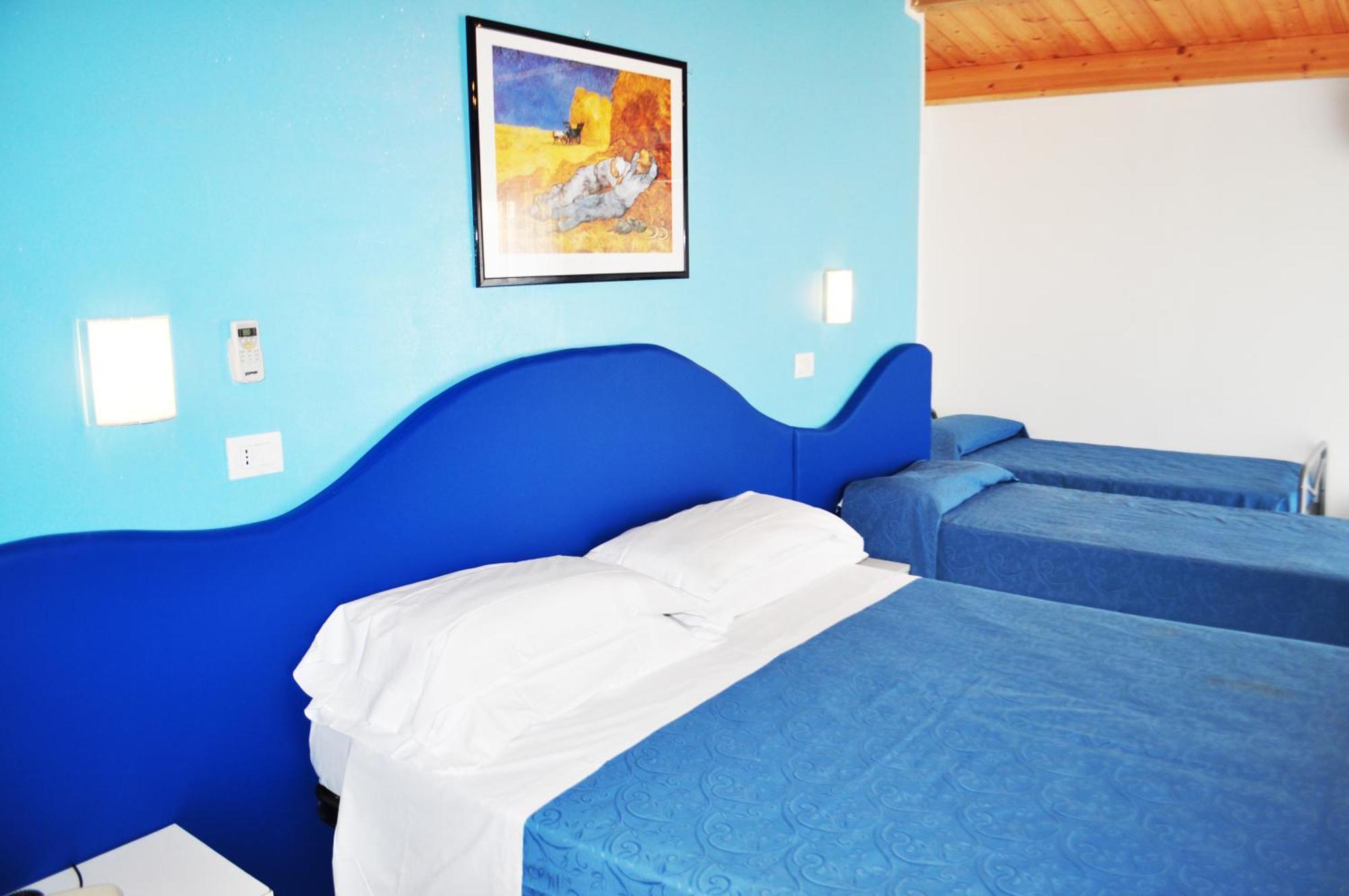 Hotel Albatros Roseto Degli Abruzzi Bagian luar foto