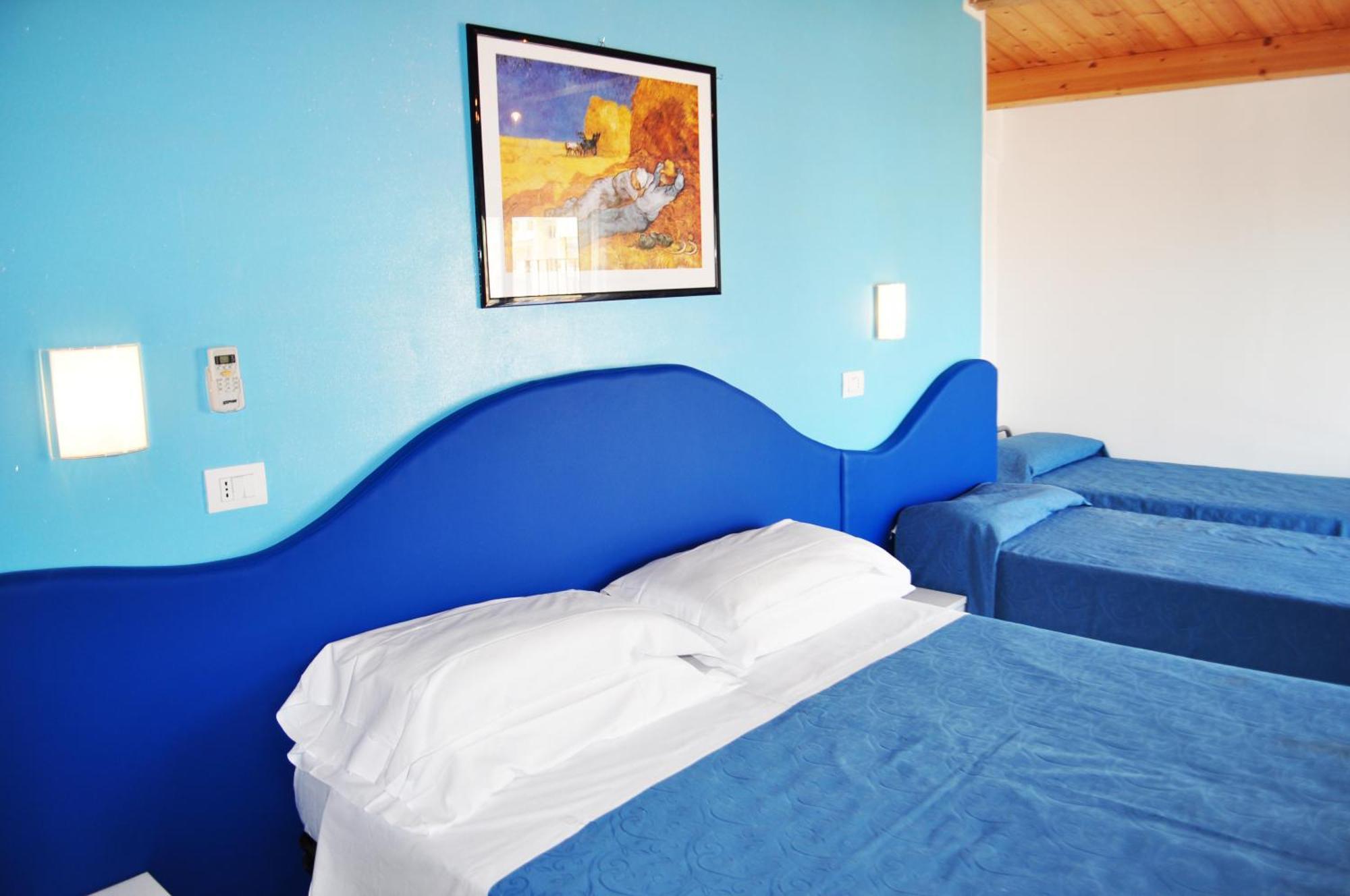 Hotel Albatros Roseto Degli Abruzzi Bagian luar foto
