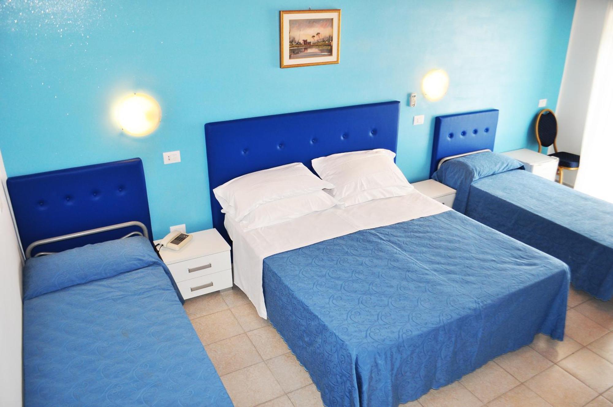 Hotel Albatros Roseto Degli Abruzzi Bagian luar foto