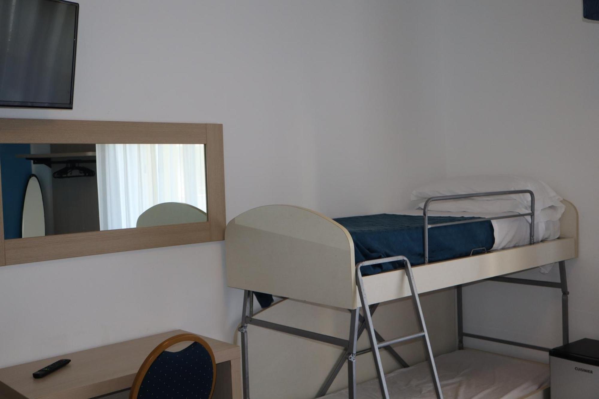 Hotel Albatros Roseto Degli Abruzzi Bagian luar foto