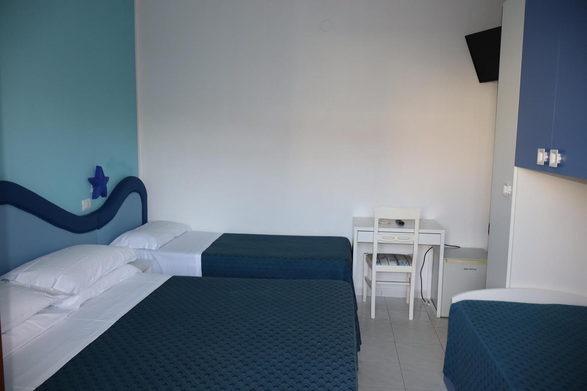 Hotel Albatros Roseto Degli Abruzzi Bagian luar foto